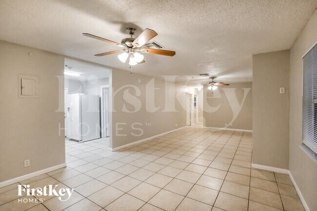 800 SW 9th Ct