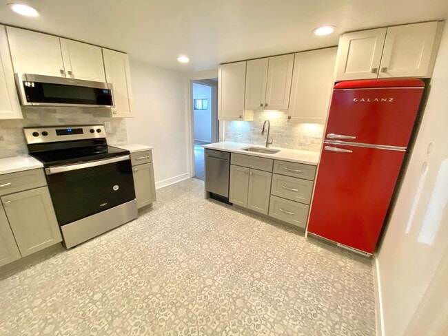 Photo - 266 Douglas St Unit B