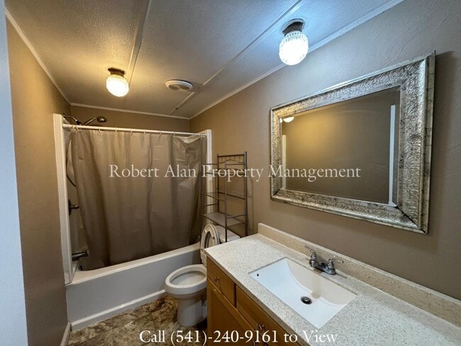 Photo - 447 SW 5th St