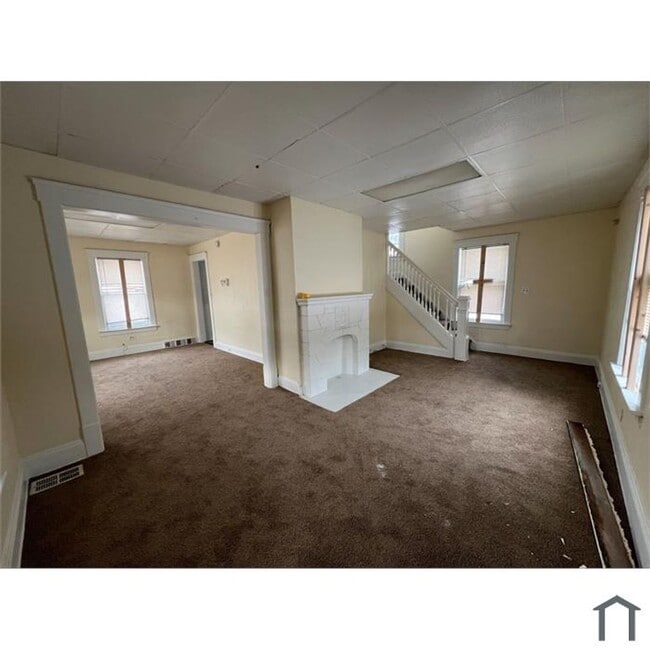 Building Photo - 1318 E 188th St