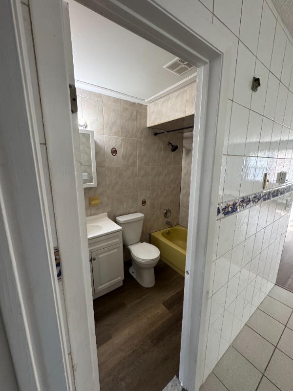 Photo - 30 Pergola Ave Unidad B1A1