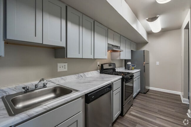 3BR, 2BA - 13927SF