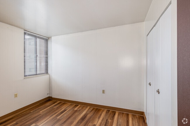 3BR, 2BA - 924SF - Bedroom