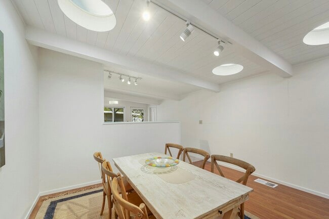 Photo - 22 Arch Way