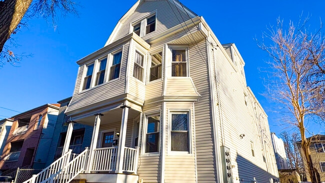 Building Photo - 140 Fabyan Pl Unit 2