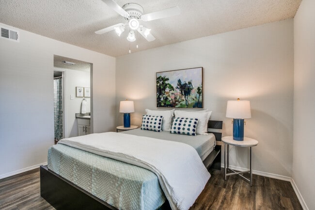 Photo - Centre Oaks Apartments