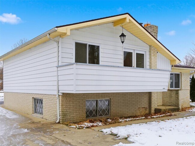 Photo - 38301 Murdick Dr