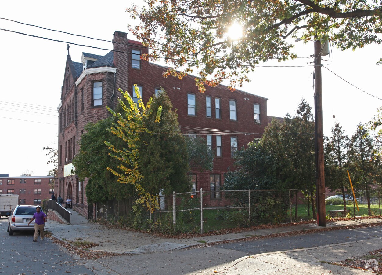 Photo - 908 Valley St