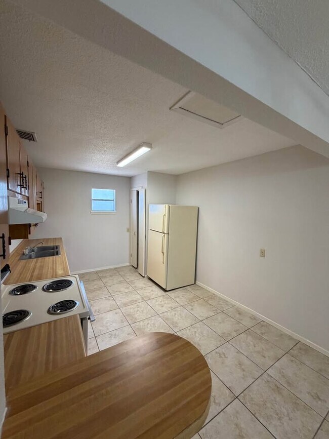 Photo - 913 N 28th St Unit 913 N 28th st #8