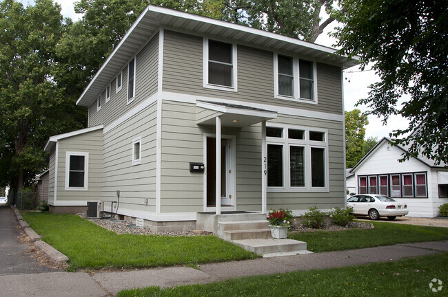 Building Photo - 219 5th St SE Rental