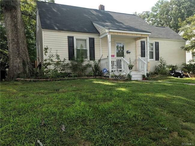 ADORABLE 4 BEDROOM CAPE COD! - ADORABLE 4 BEDROOM CAPE COD! House