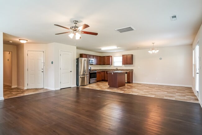 Photo - 52 Badger Pass Dr