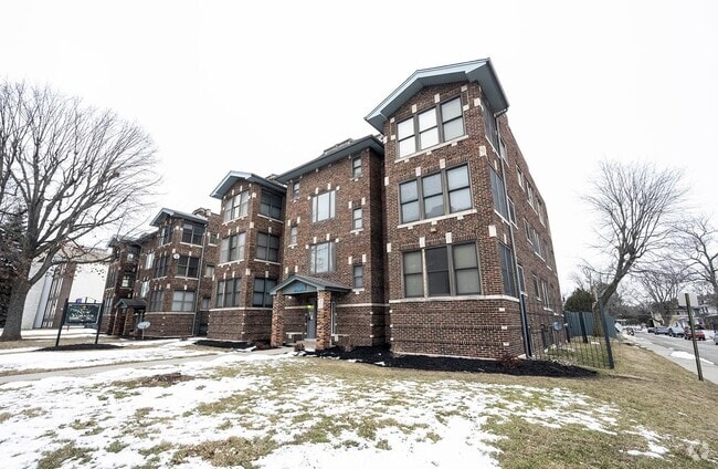 Building Photo - Spacious 2 Bed, 2 Bath Apartment in Indian... Unit 2A