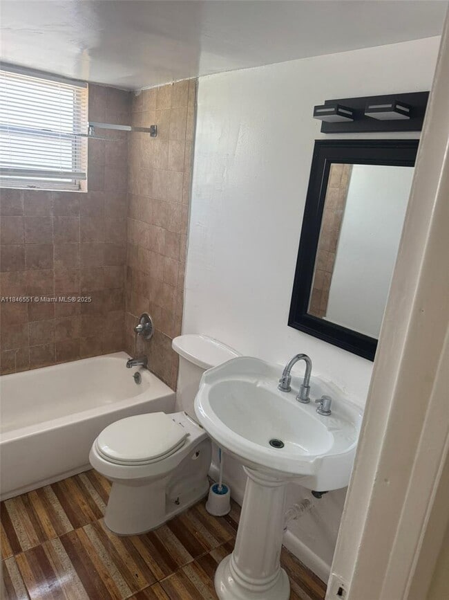 Photo - 1821 NE 168th St Unidad B-1