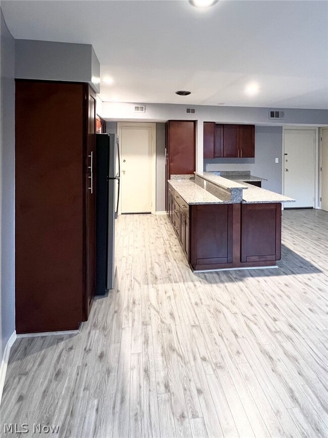Building Photo - 20301 Shelburne Rd Unit 9B