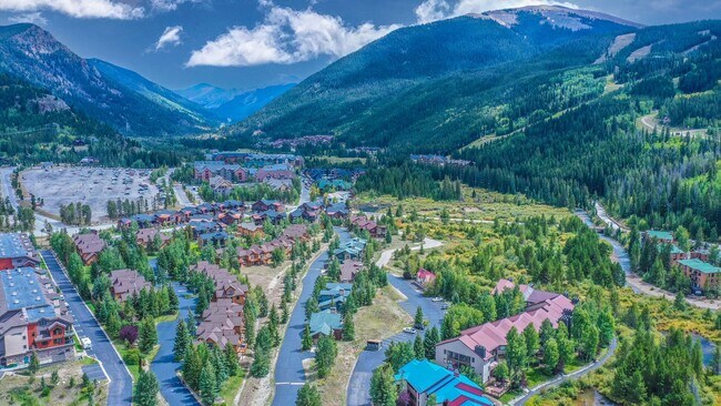 Photo - Evolve Real Estate: 6 Mos Lease Only Large Fully Furnished Condo Walking Distance to Keystone Vil... Unit 5077