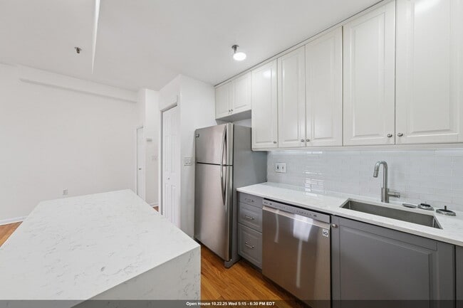 Building Photo - 319 Barrow St Unit 6A
