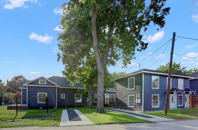 Photo - 808 Oakhurst St Unit 2