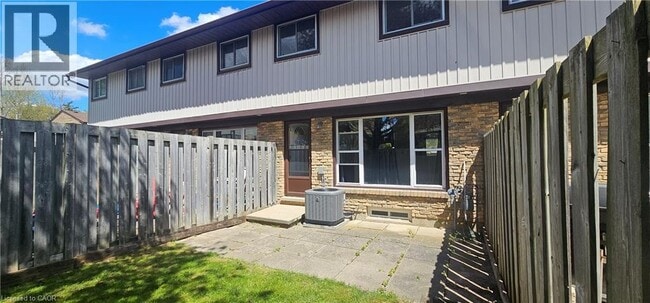 Photo - 210 Glamis Rd