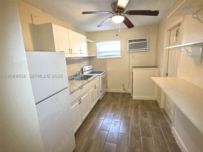 2930 NW 8th St Unit 2