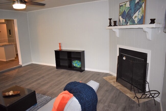 Photo - 1300 Milam Way