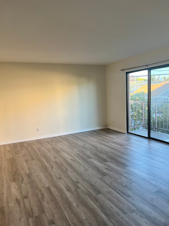 Building Photo - 1759 N Mariposa Ave Unit #1 Rental