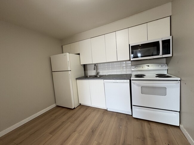 Building Photo - 200 Spruce St Unit 8