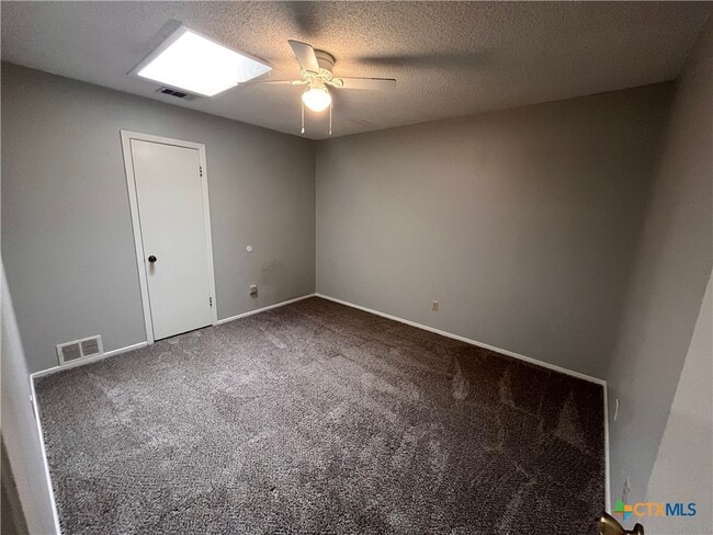 Photo - 900 Hazelton St