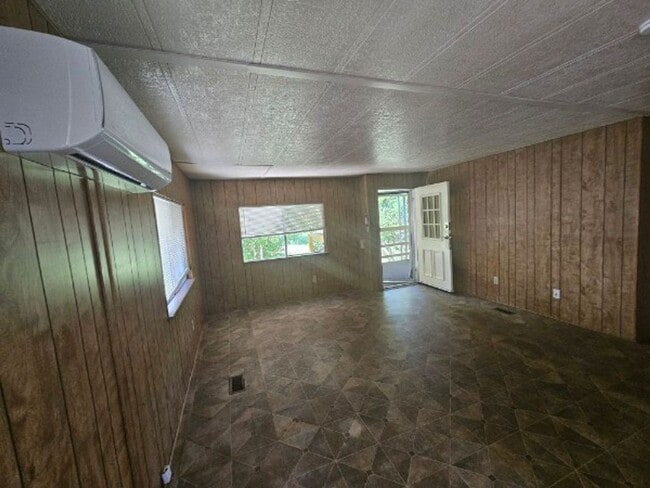 Photo - 571 Clover Dr