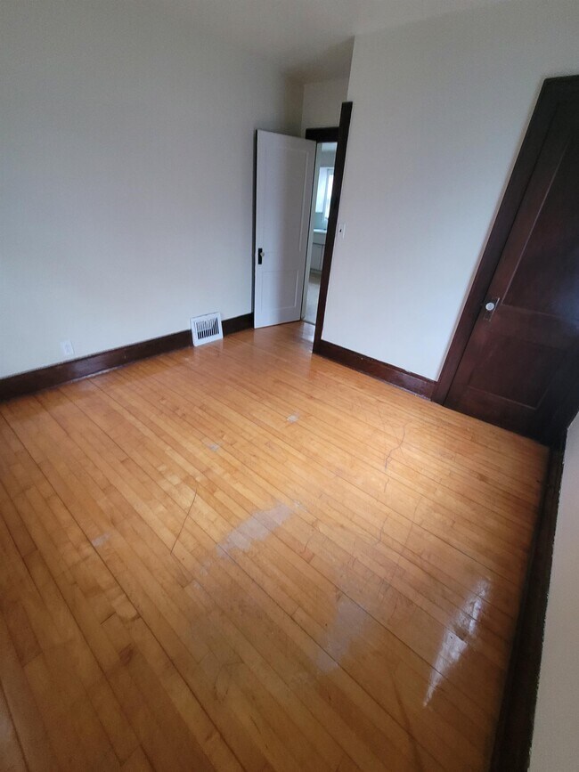 Photo - 1478 E Mason St