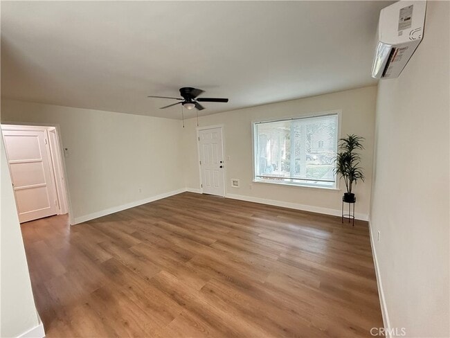 Photo - 549 N Niagara St