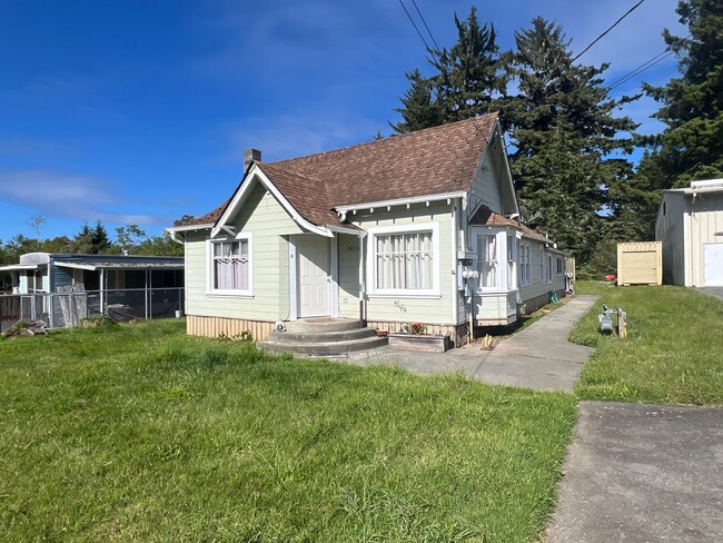 Building Photo - 2421 Central Ave Unit #A