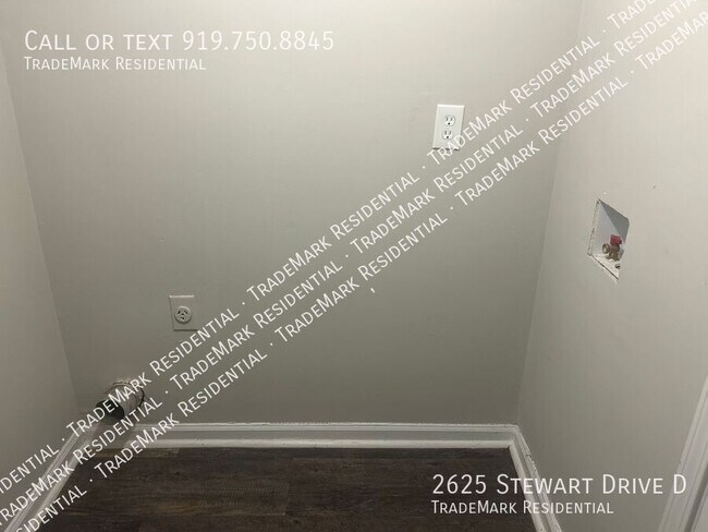 Photo - 2625 Stewart Dr