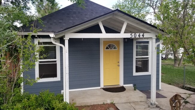 Building Photo - Cozy 2 Bed 1 Bath Bungalow in Denver's Globeville Neighborhood