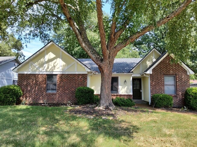 Building Photo - 3104 Ingleside Dr