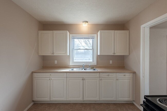 Photo - 2301 S Milton Dr