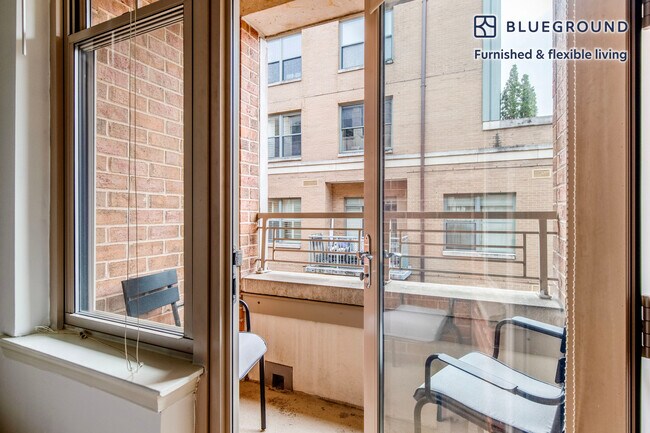 Photo - 2400 M St NW Unidad SI FL8-ID16