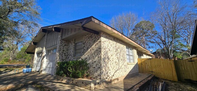 Photo - AVAILABLE! 2 Bedroom 2 Bath in Longview!