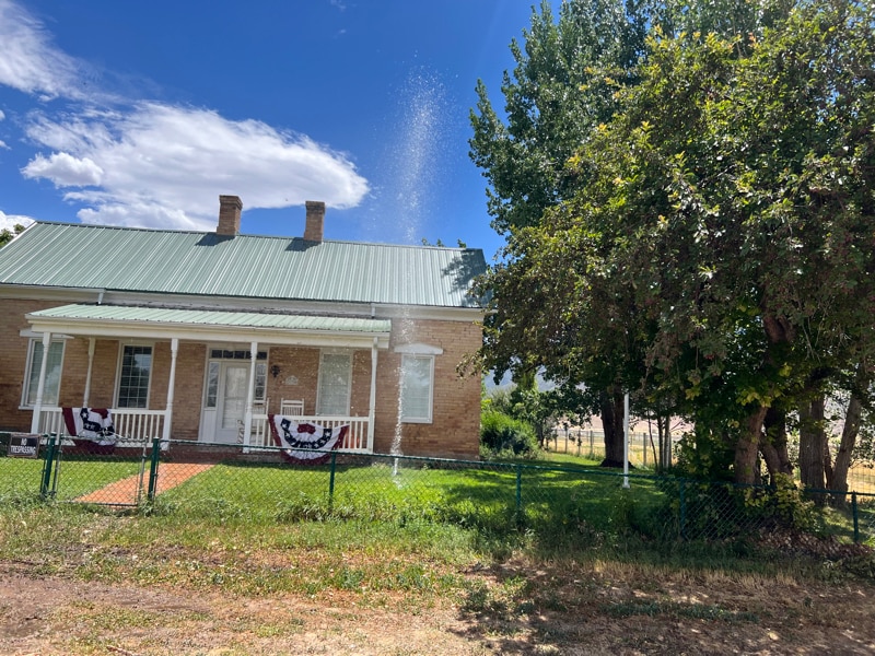 Photo - 330-200e 200 E