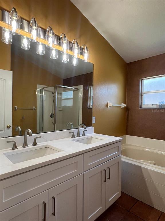 Photo - 2439 Siward Ave