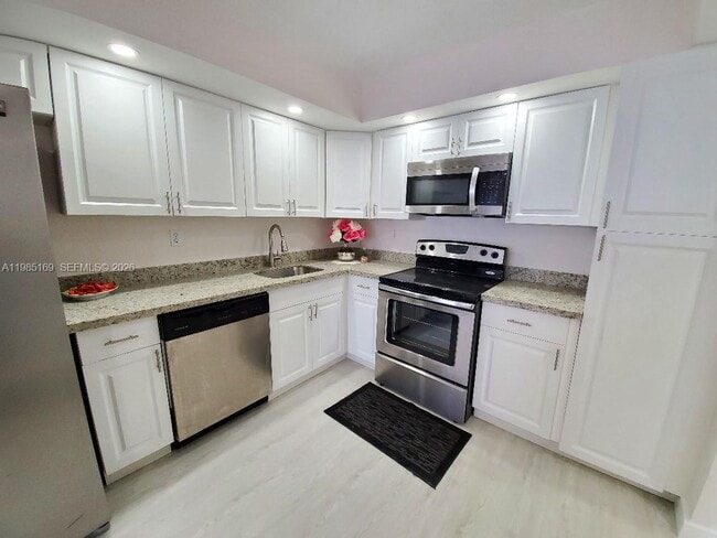 Building Photo - 18011 Biscayne Blvd Unit 503