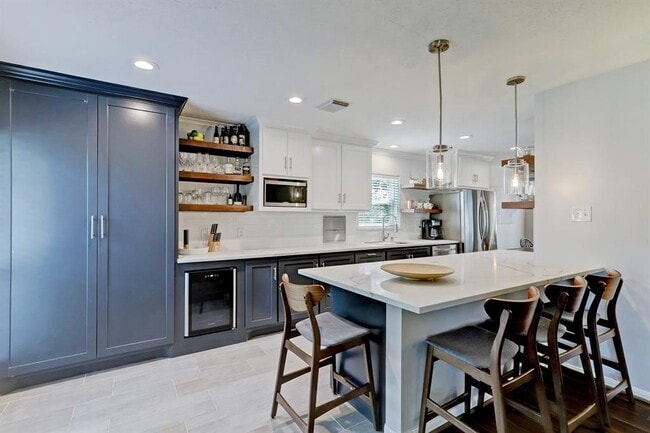 Building Photo - 9738 Derrik Dr