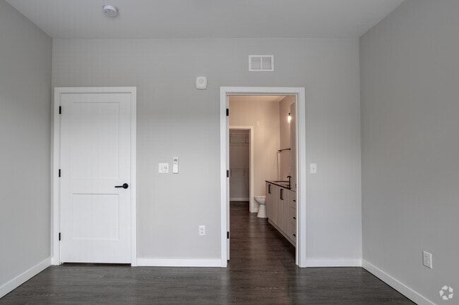 Diamond: 1BR, 1 BA - 753sf