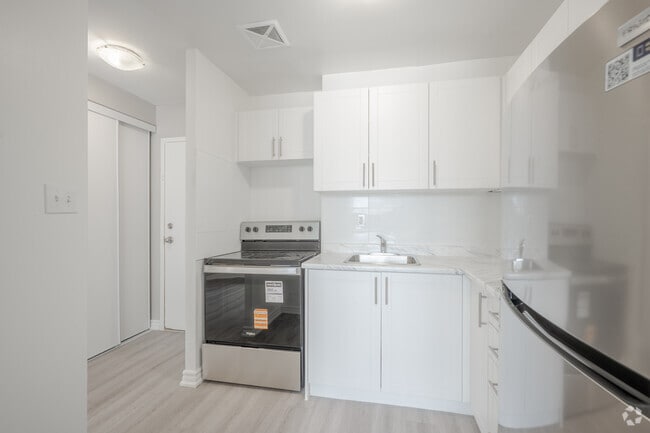 3 chambres, 1 salle de bain - Cuisine - Cedar-Wentworth Apartments
