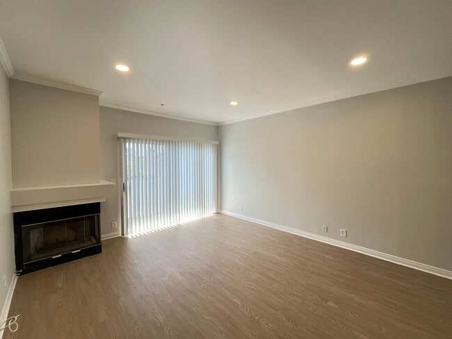Photo - 16070 Sunset Blvd