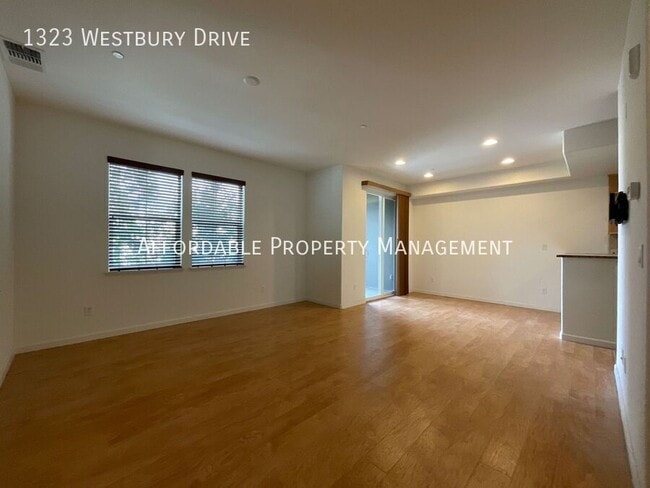 Photo - 1323 Westbury Dr