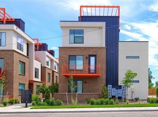 Building Photo - 3030 Wilson Ct