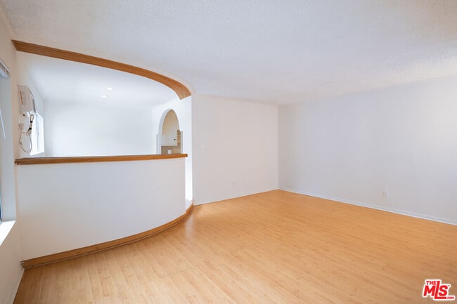 Photo - 960 Larrabee St Unit 206