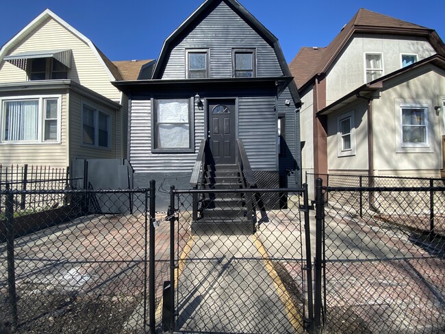 Photo - 3522 S Mozart St House