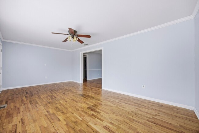 Photo - 365 Power Ave